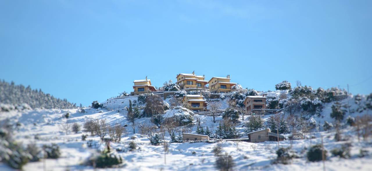 Levandes Houses Калаврита Екстер'єр фото